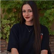 Adapto mis clases particulares al nivel de cada alumno, apoyando y guiando , también para que en un futuro sepan llevarlo solos